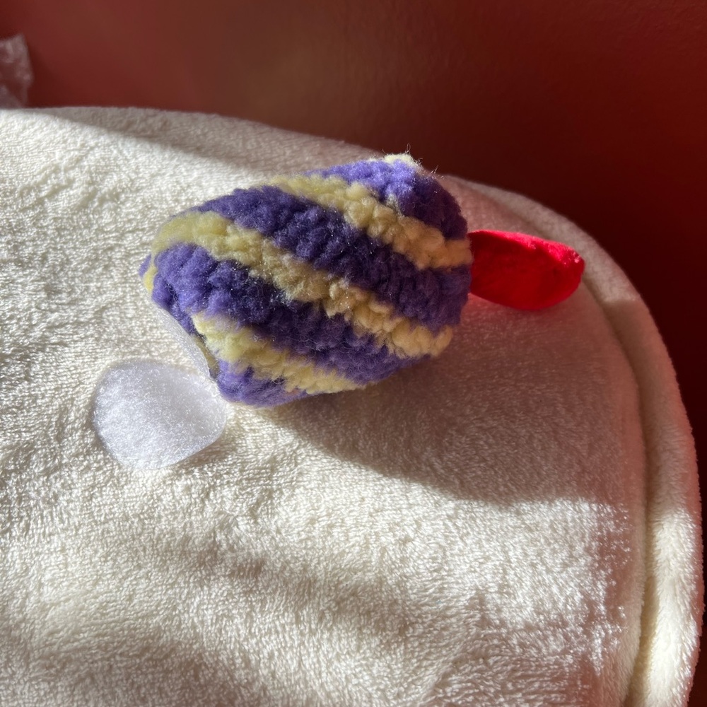Cupcake Comfort Plush Pet Bed - 16 1/2” Diameter - Lavender 🧁NWT! - Picture 15 of 16